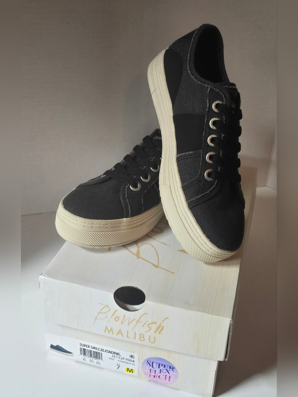 Blowfish black canvas sneakers with platform sole. Super Smile